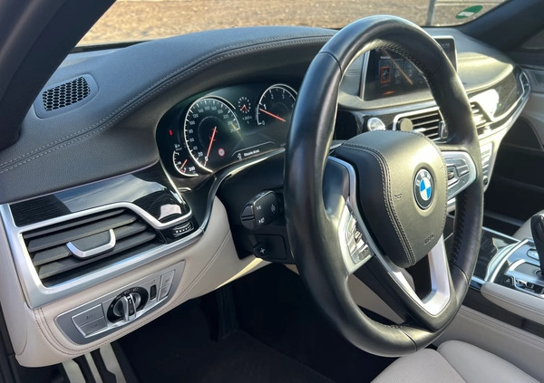 BMW Seria 7 cena 149900 przebieg: 172000, rok produkcji 2016 z Mielec małe 562